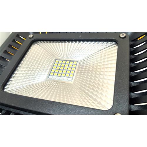 Nabíjecí přenosný LED reflektor 50W Nabíjecí přenosný LED reflektor 50W